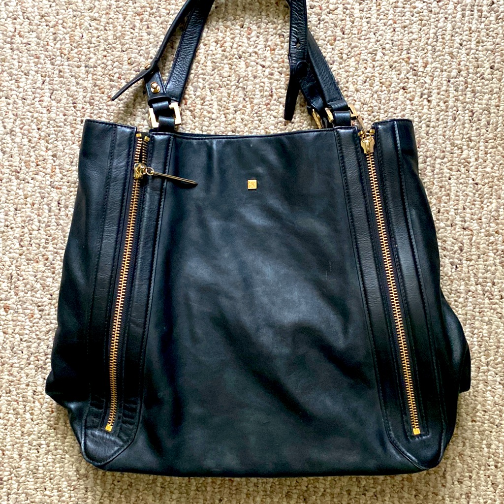 Poor Le Victoire Black Leather Bucket Bag Excellent Condition